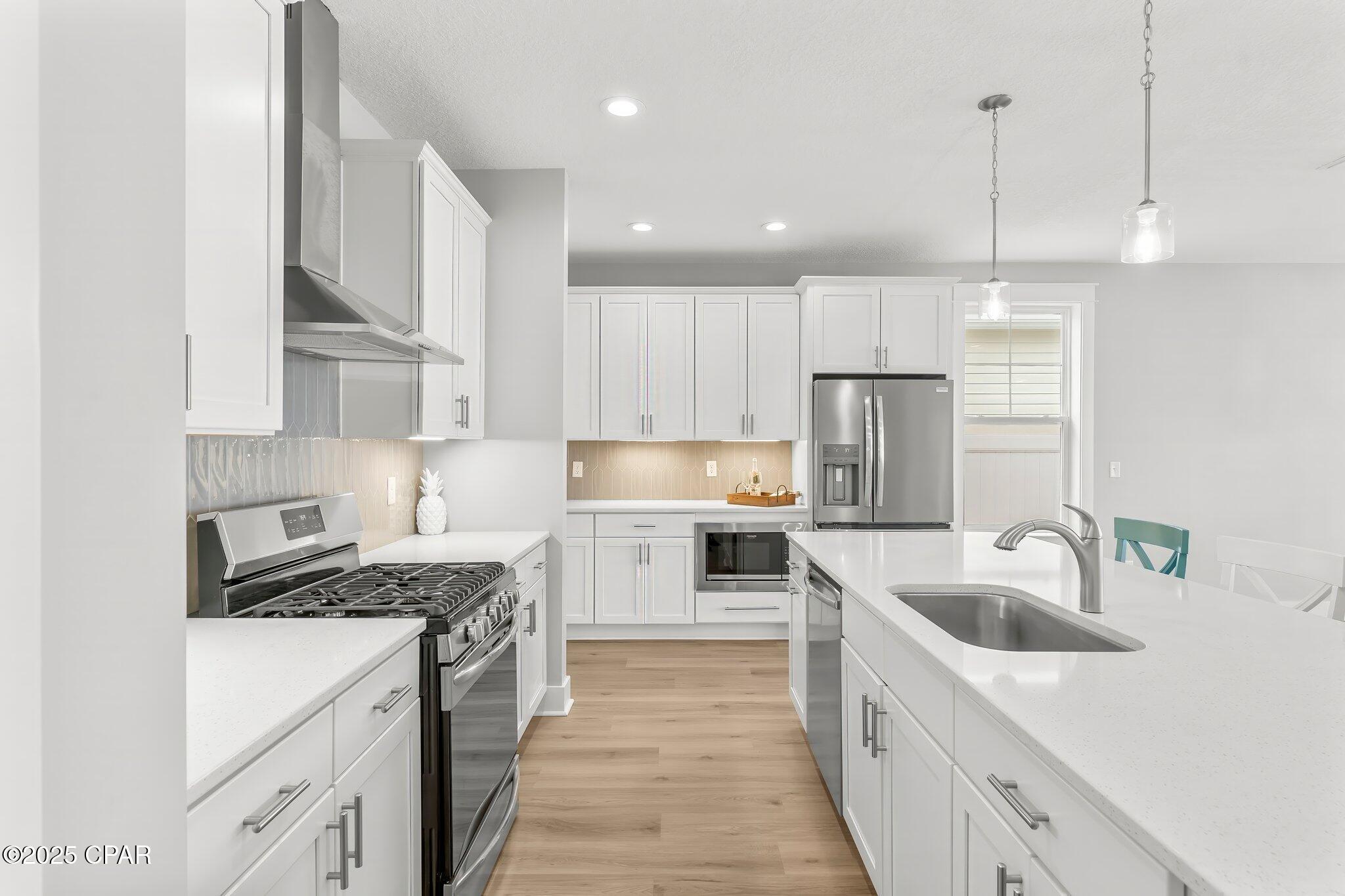 Image 2: 10-web-or-mls-2221 Warbler St-10