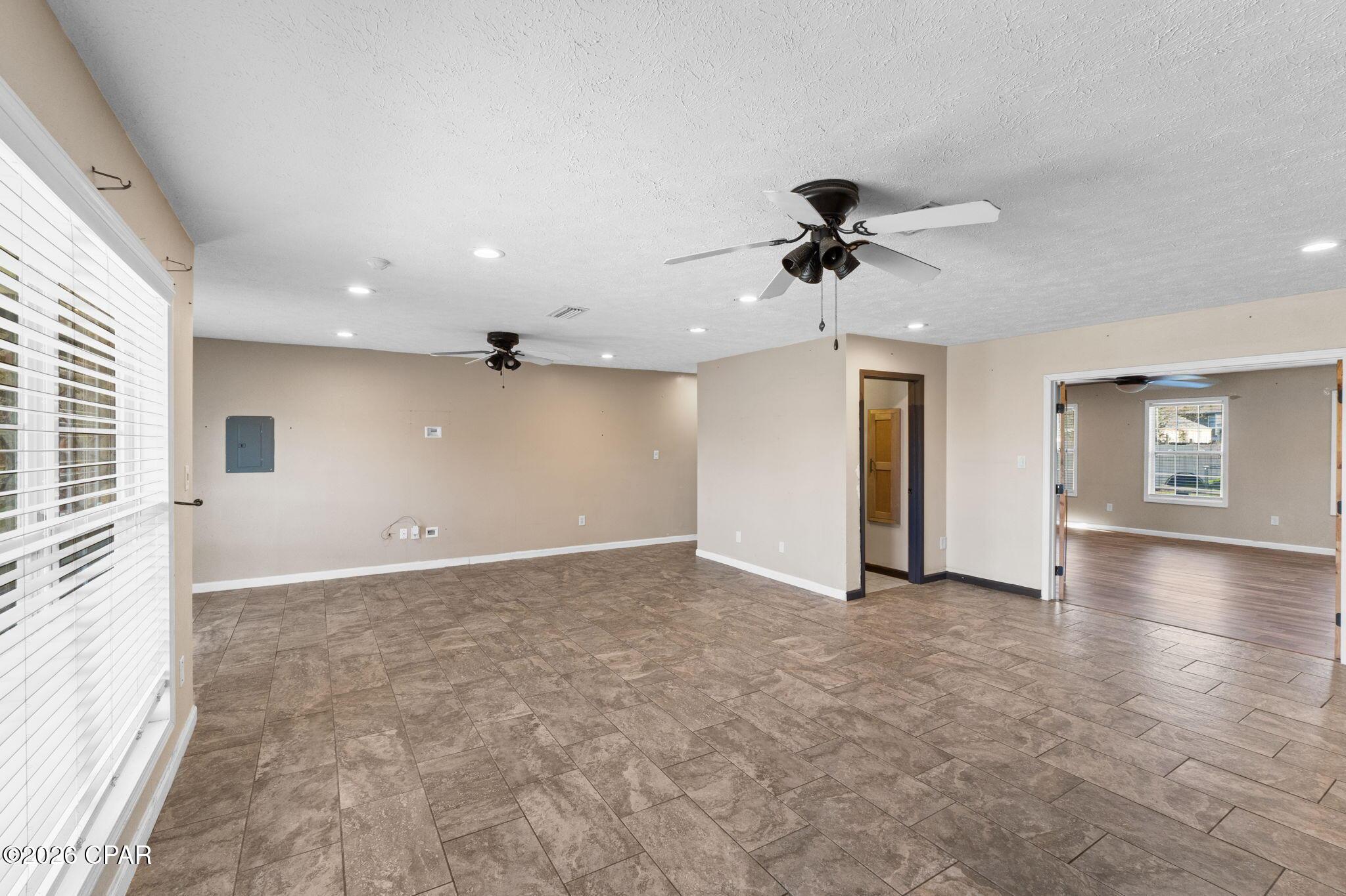 Image 4: 4-web-or-mls-FDP08250