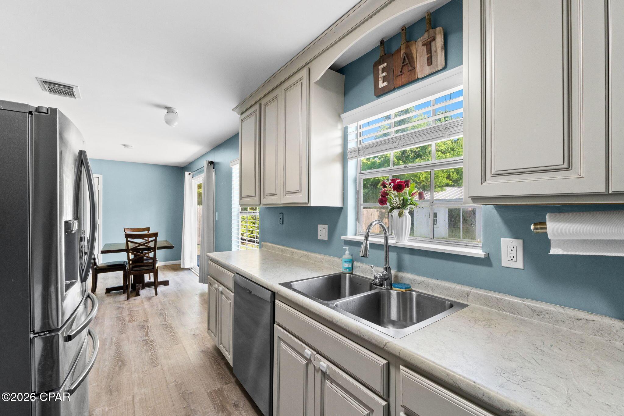 Image 3: 12-web-or-mls-FDP01782