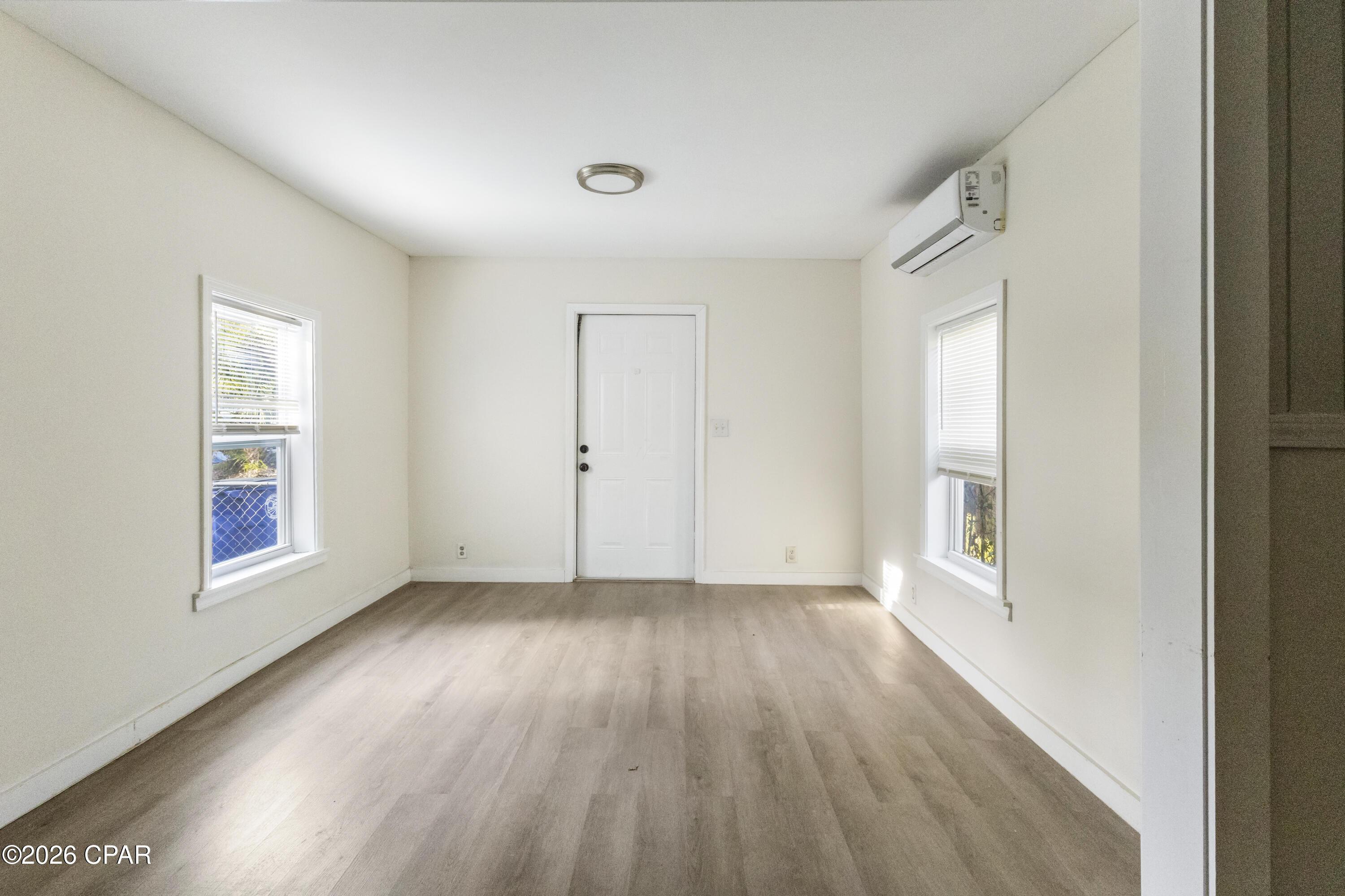 Image 3: 2722 E 6th St PC (3)