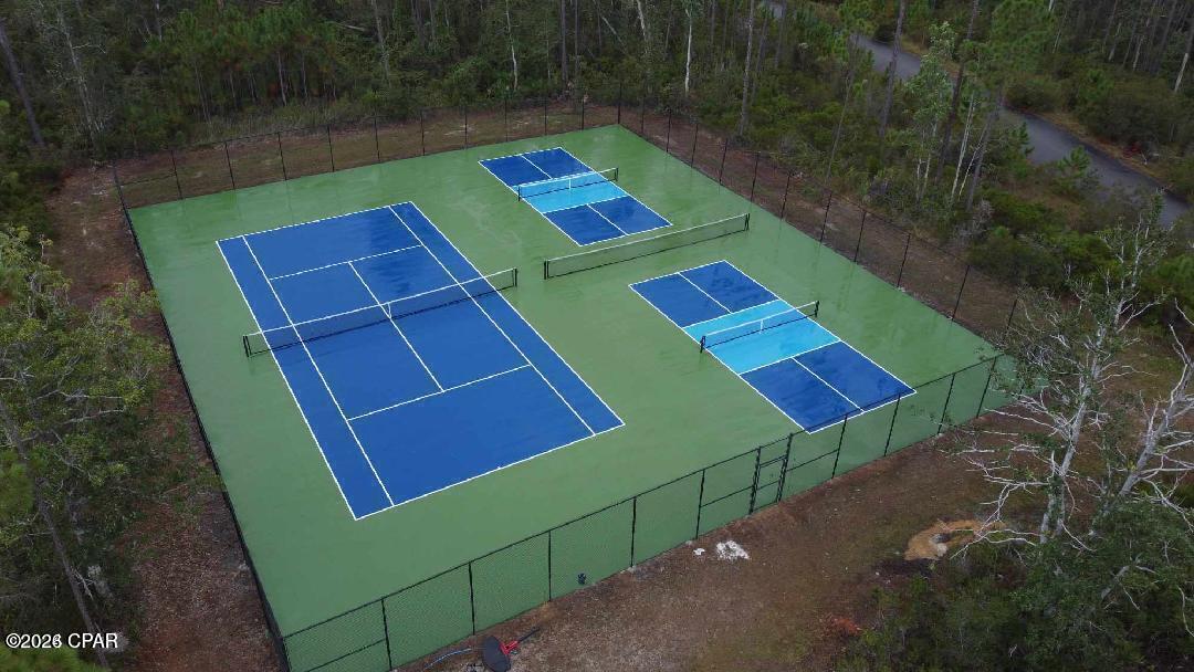Image 3: Laird Point courts