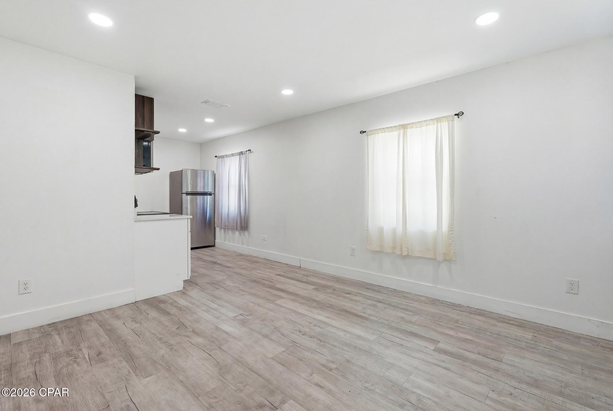 Image 3: 803 Oak Avenue
