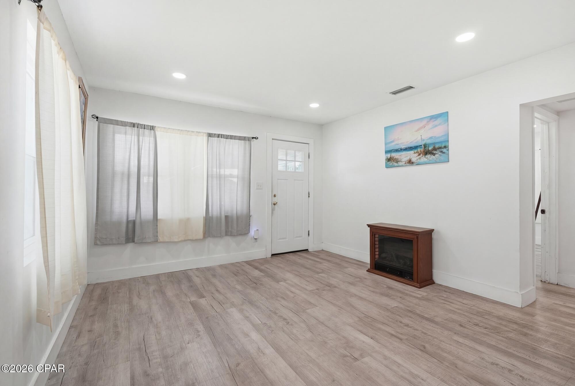 Image 4: 803 Oak Avenue