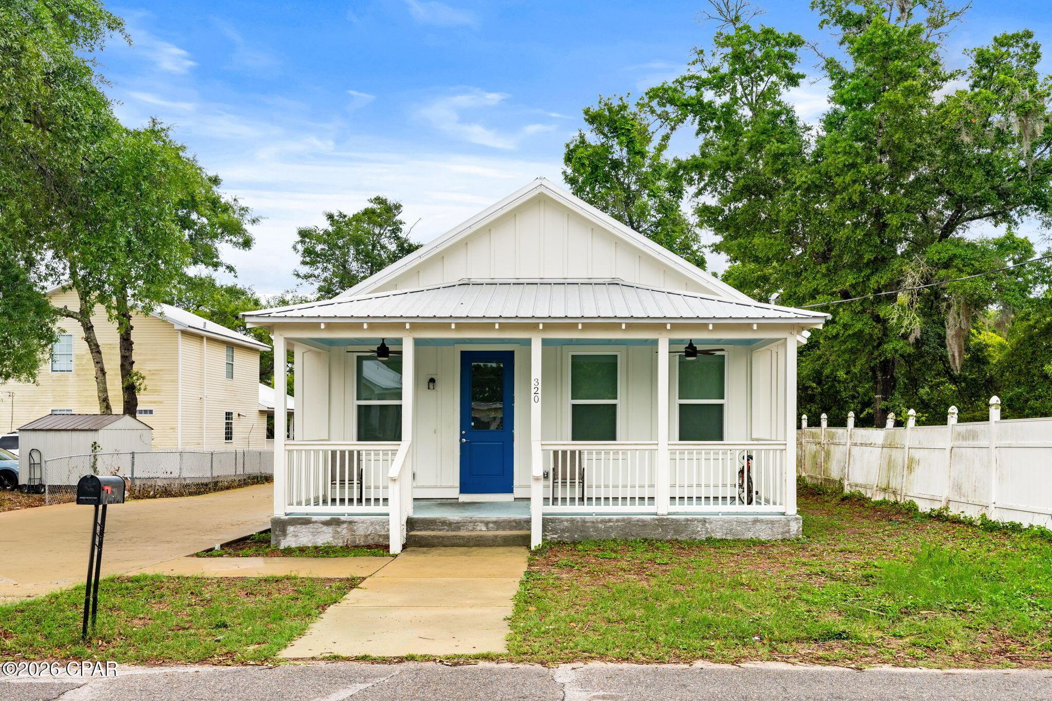 Image 1: 1-PANHANDLE - 320 N CENTER AVE - 01