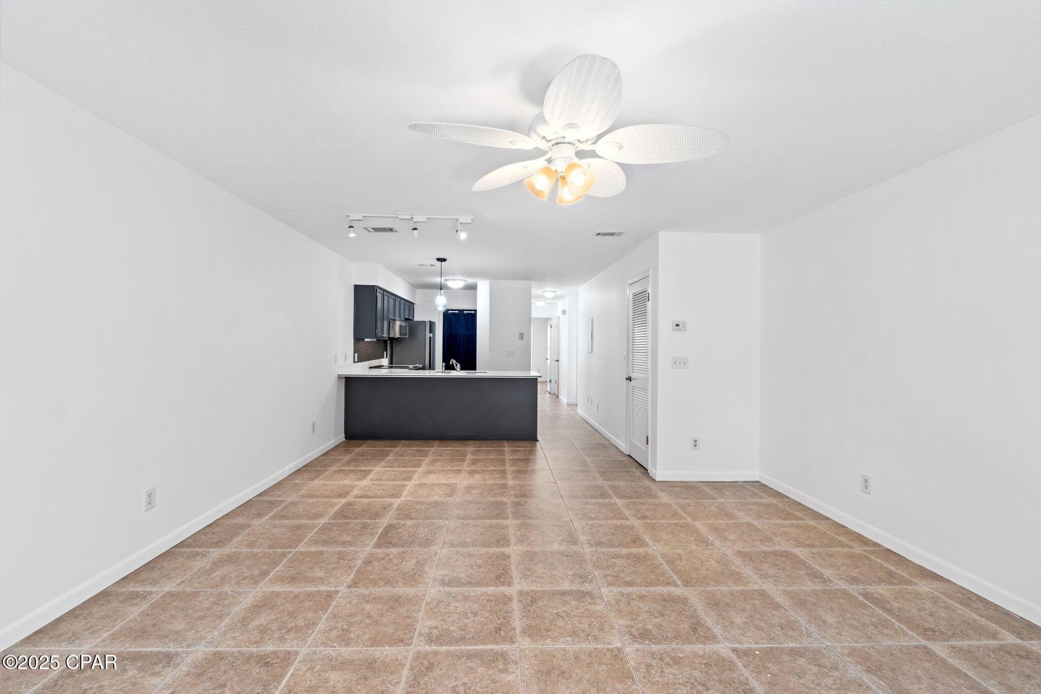Image 4: Living dining view 2