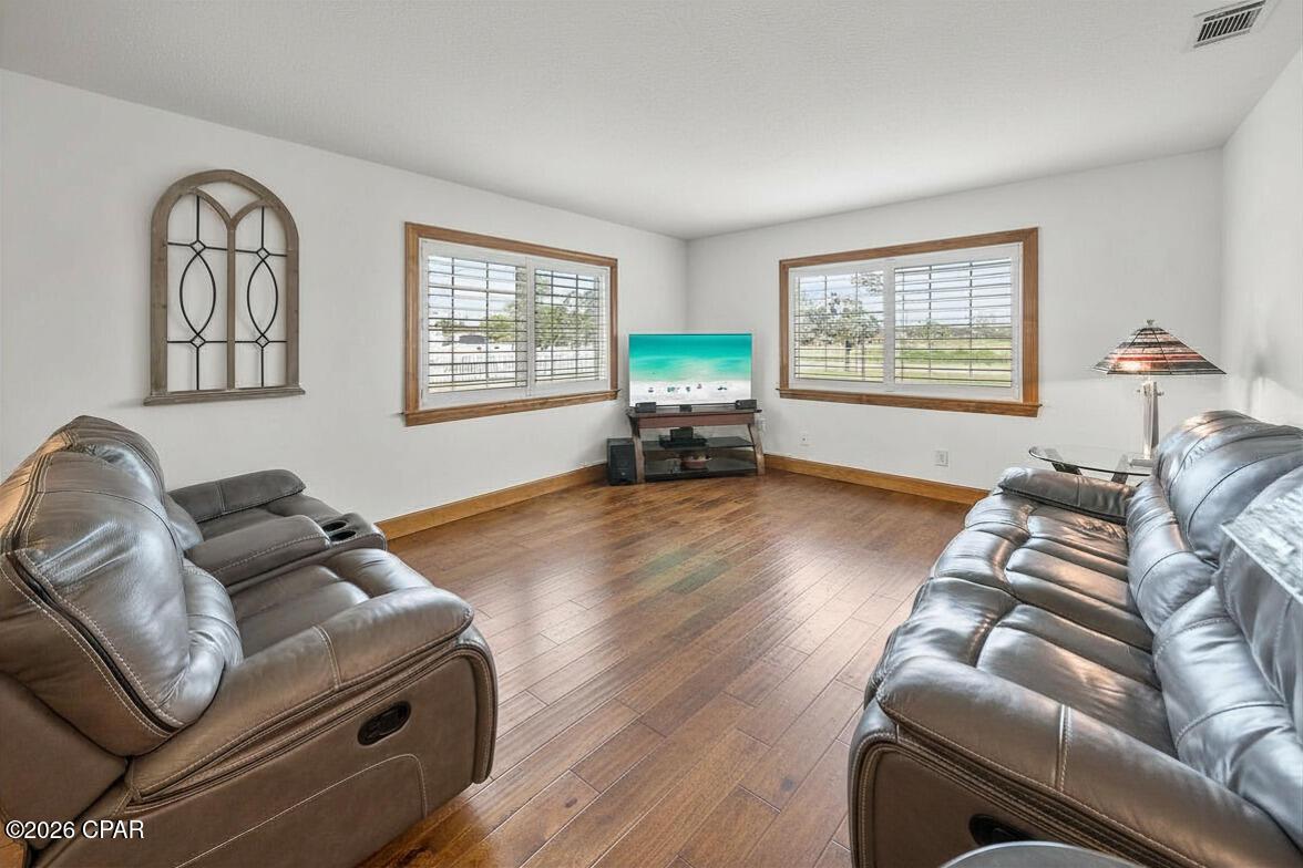 Image 4: living room zero rug