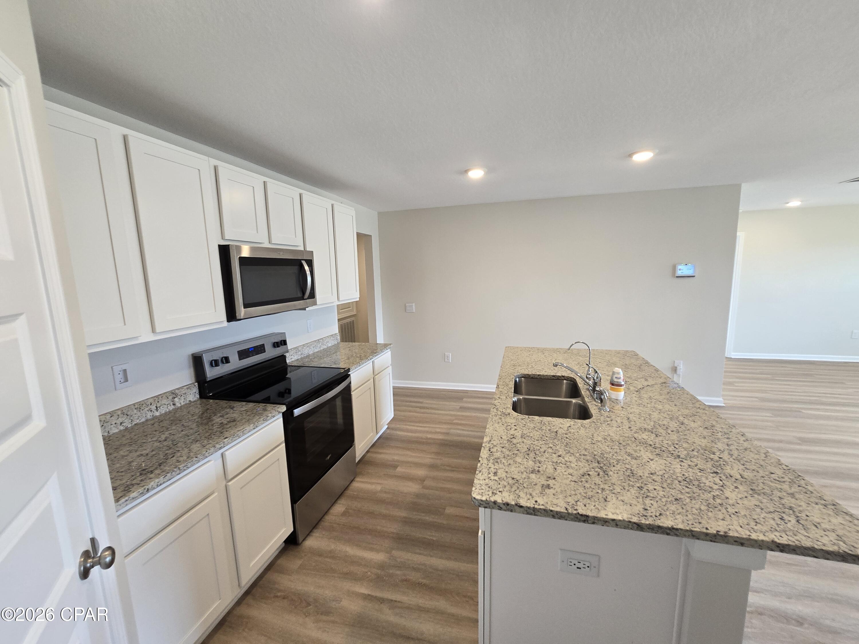 Image 2: kitchen