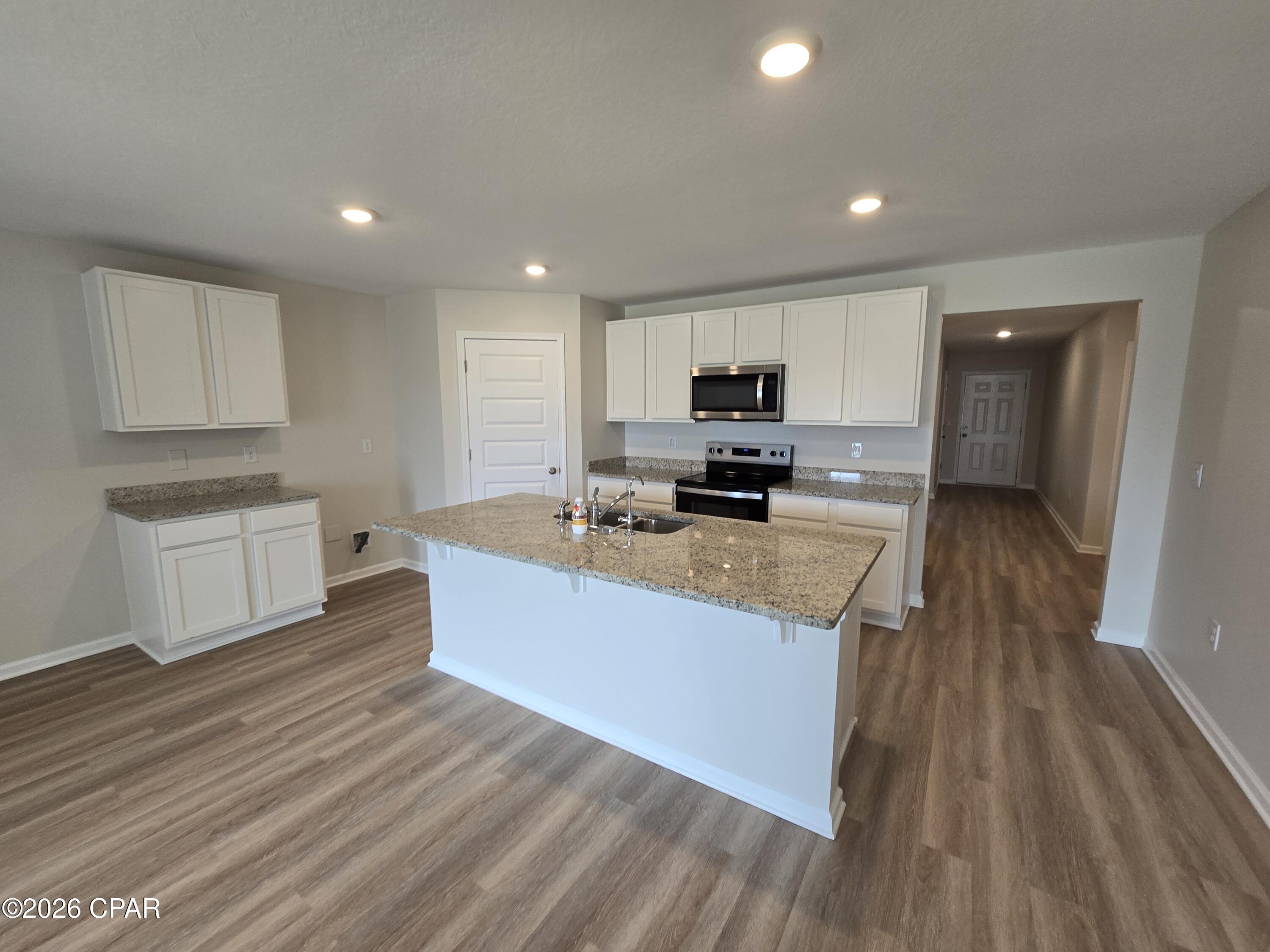 Image 3: kitchen