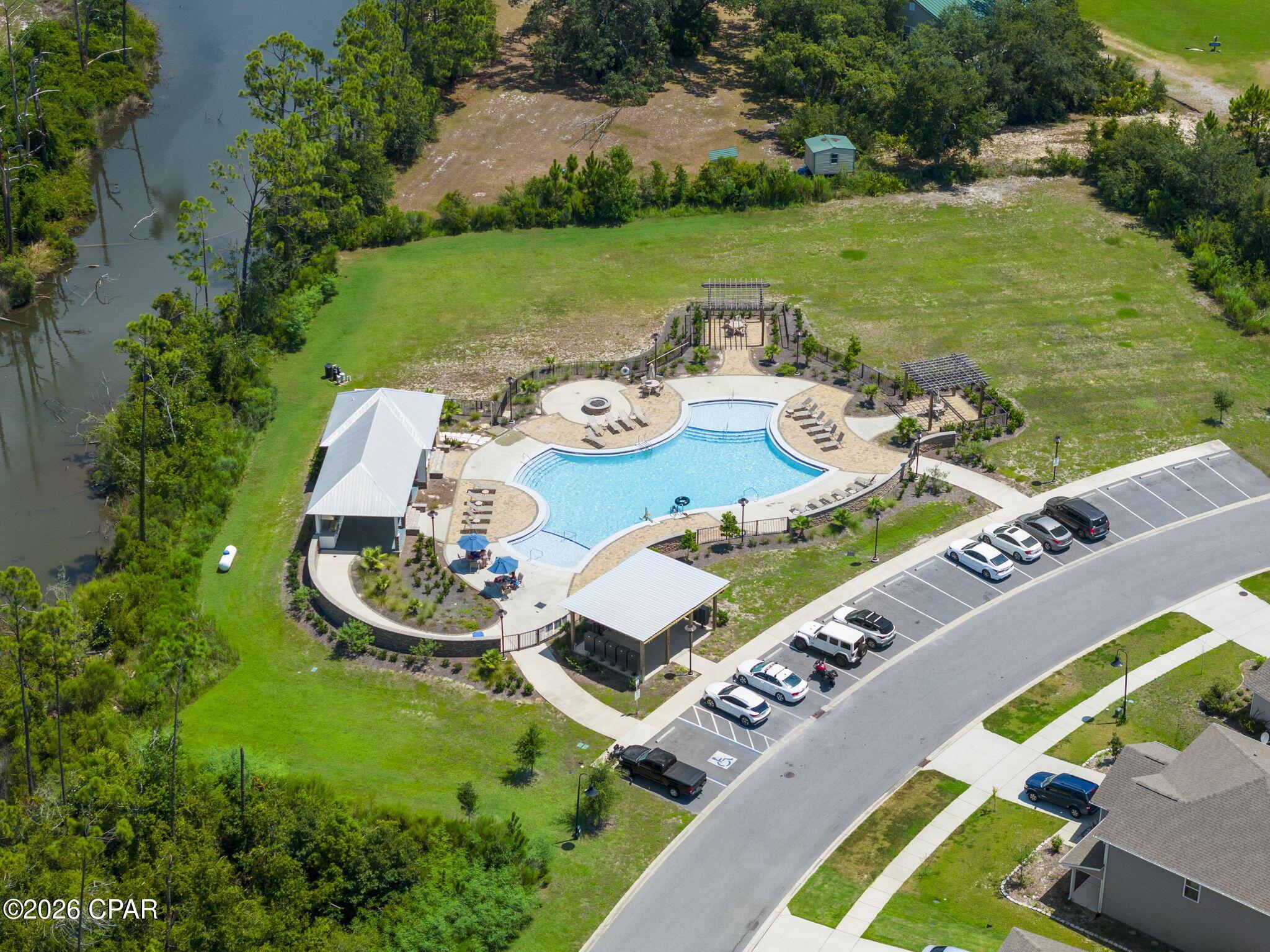 Image 3: BRIDGE HARBOR POOL
