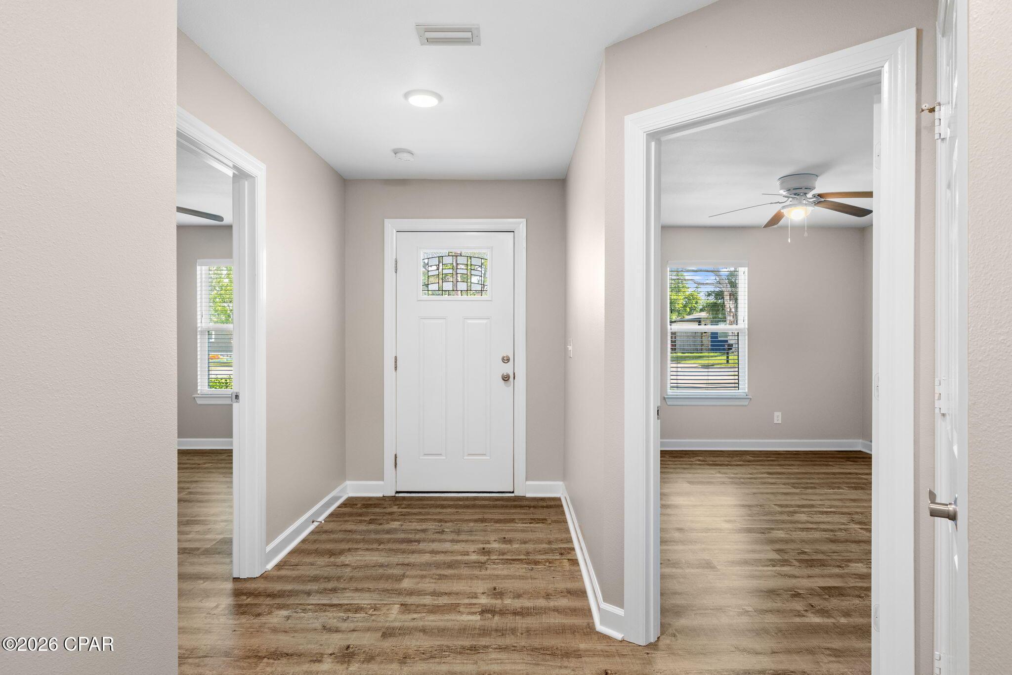 Image 4: Front hallway