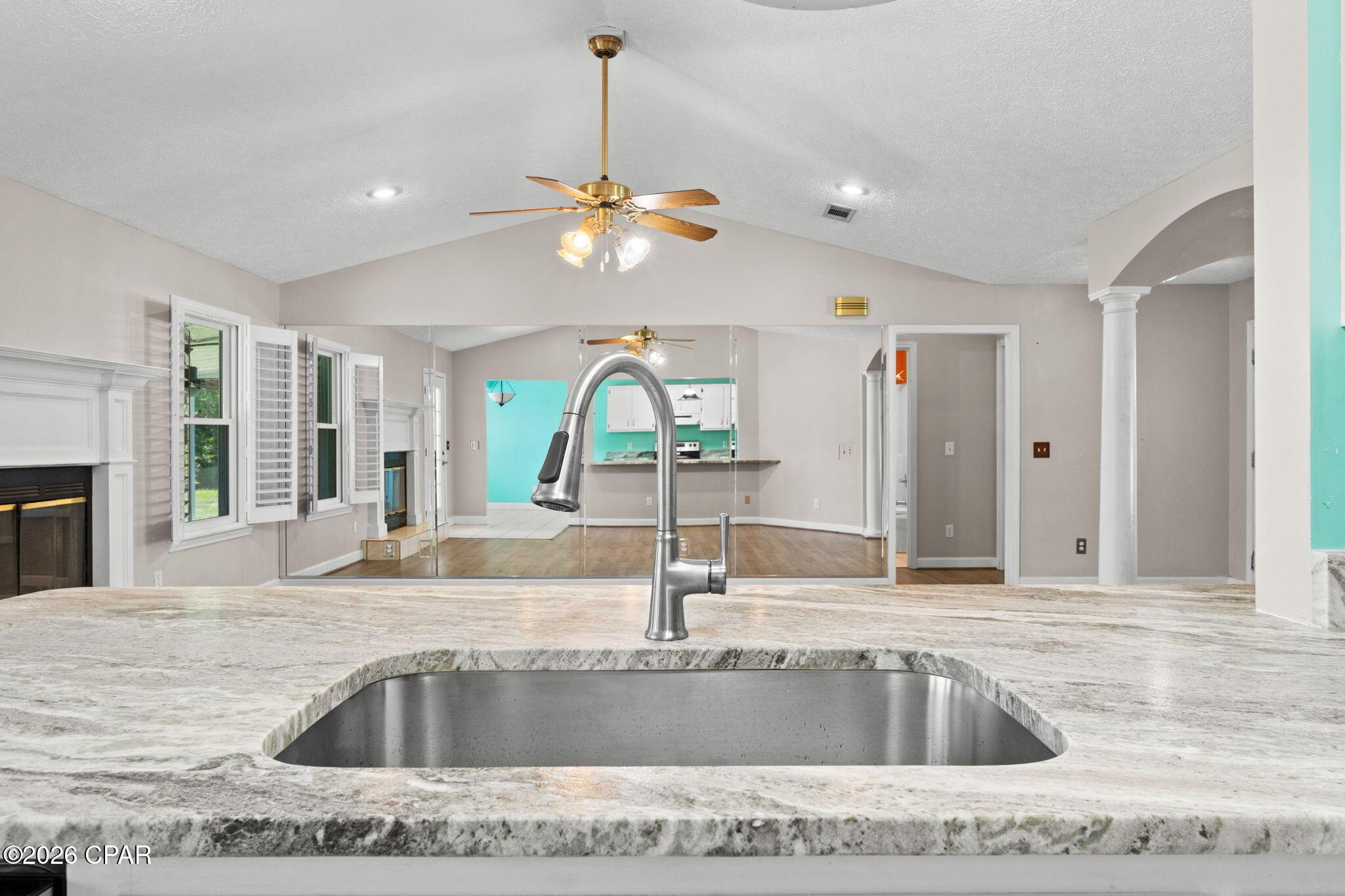 Image 2: 23-web-or-mls-FDP05128