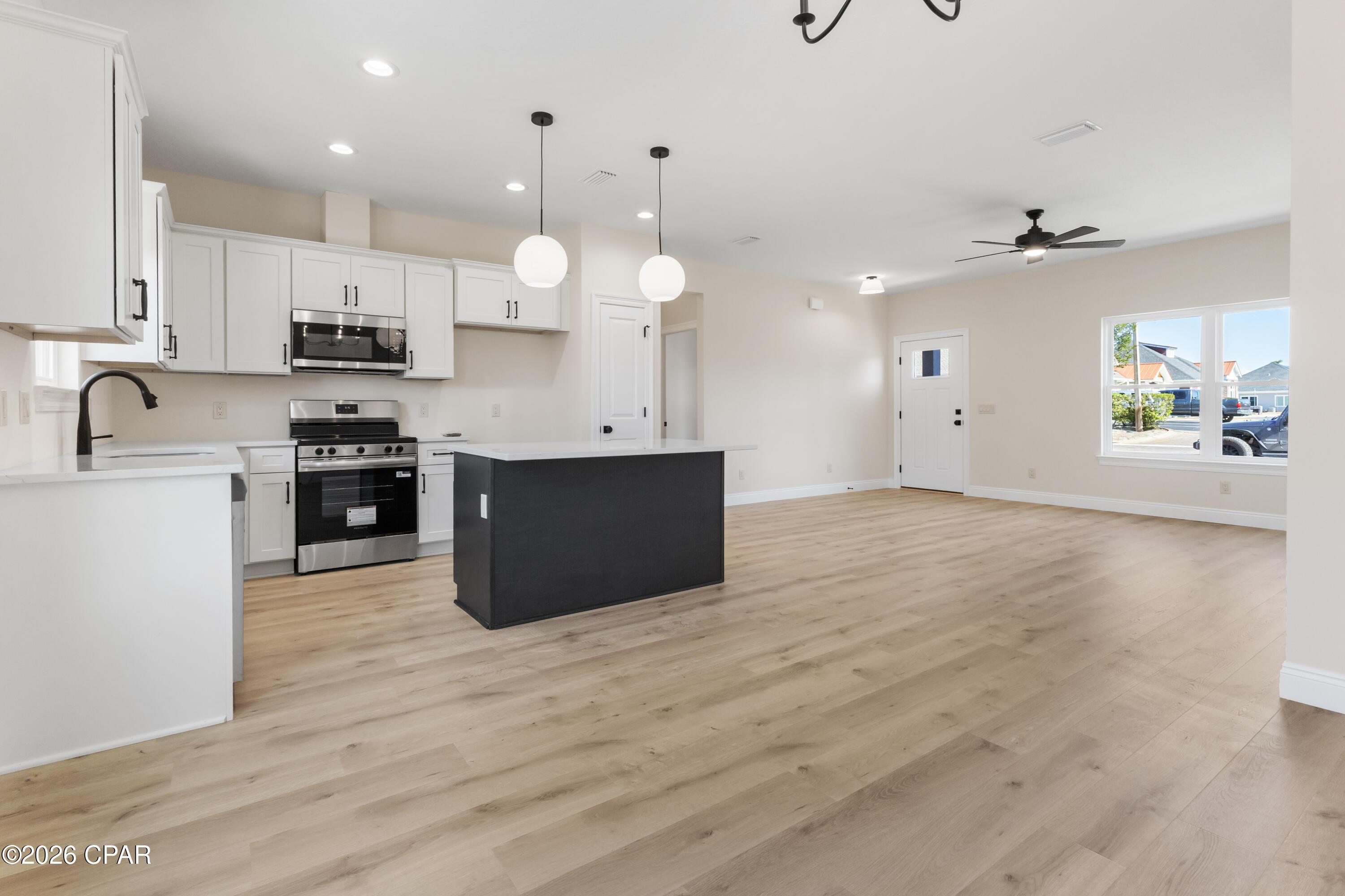 Image 4: 225 W 13th St PC (11)