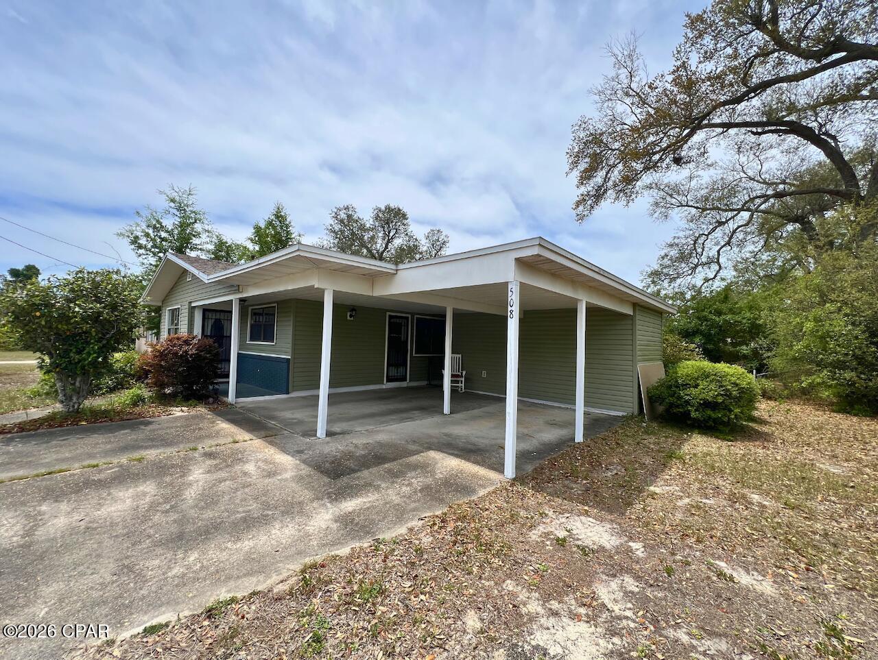 Image 3: carport
