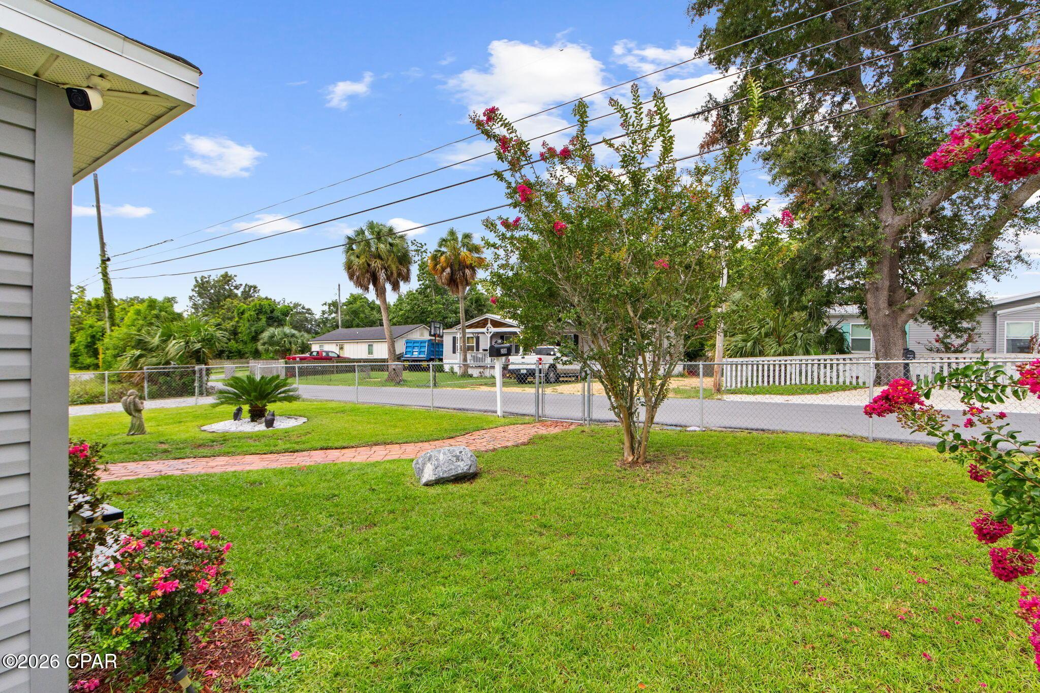 Image 2: 6-web-or-mls-PANHANDLE - 208 CLAIRE AVE