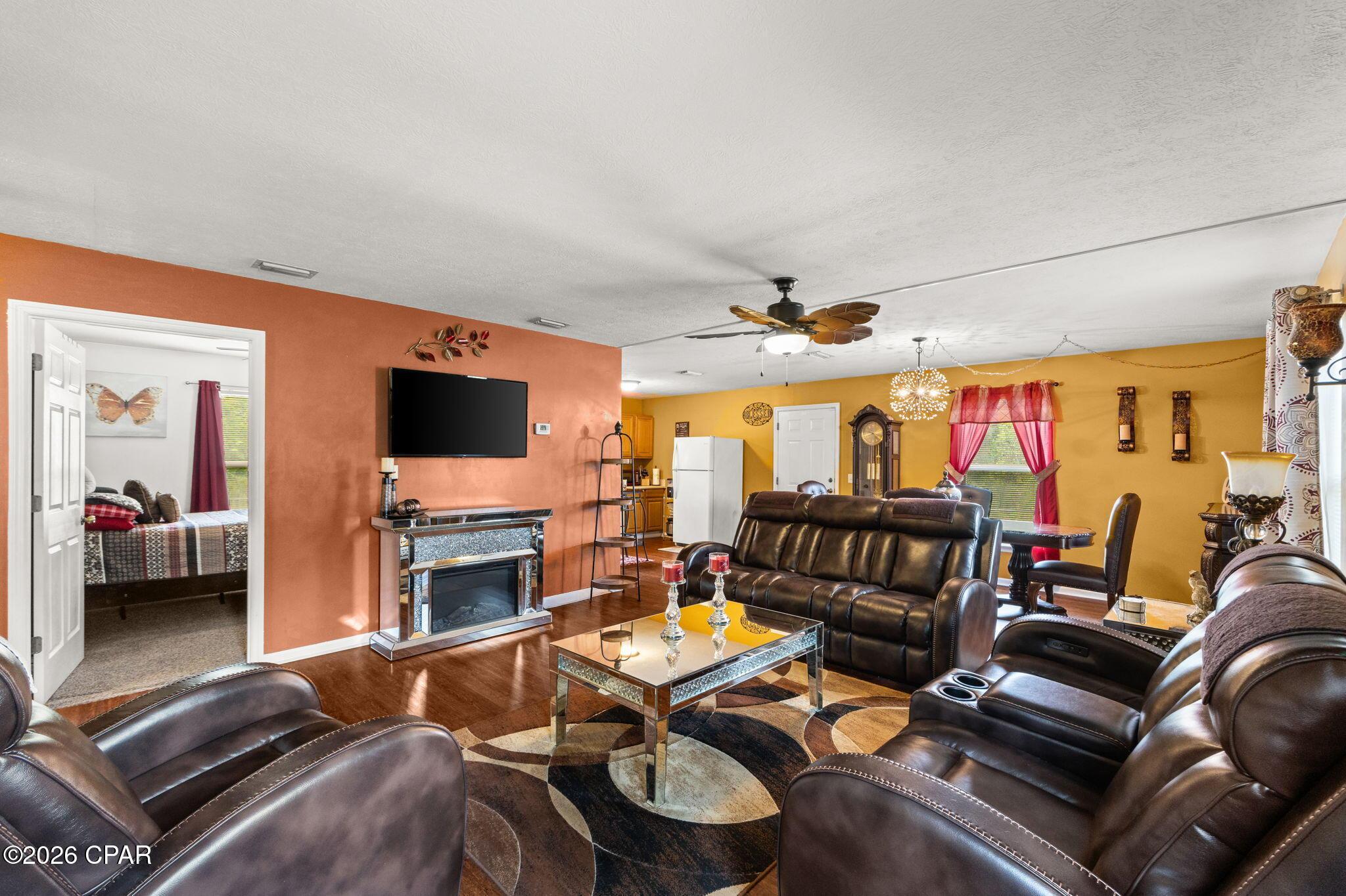 Image 3: 7-web-or-mls-PANHANDLE - 208 CLAIRE AVE