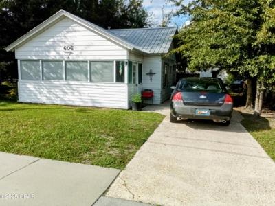 606 W 10th Street