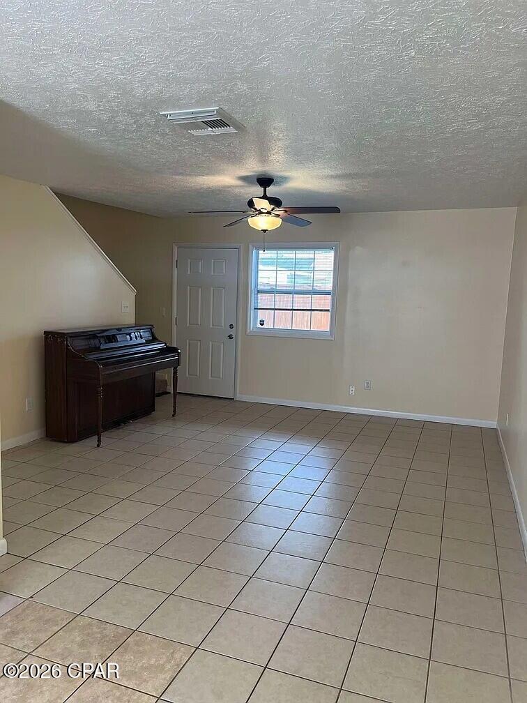 Image 2: 02_living_room