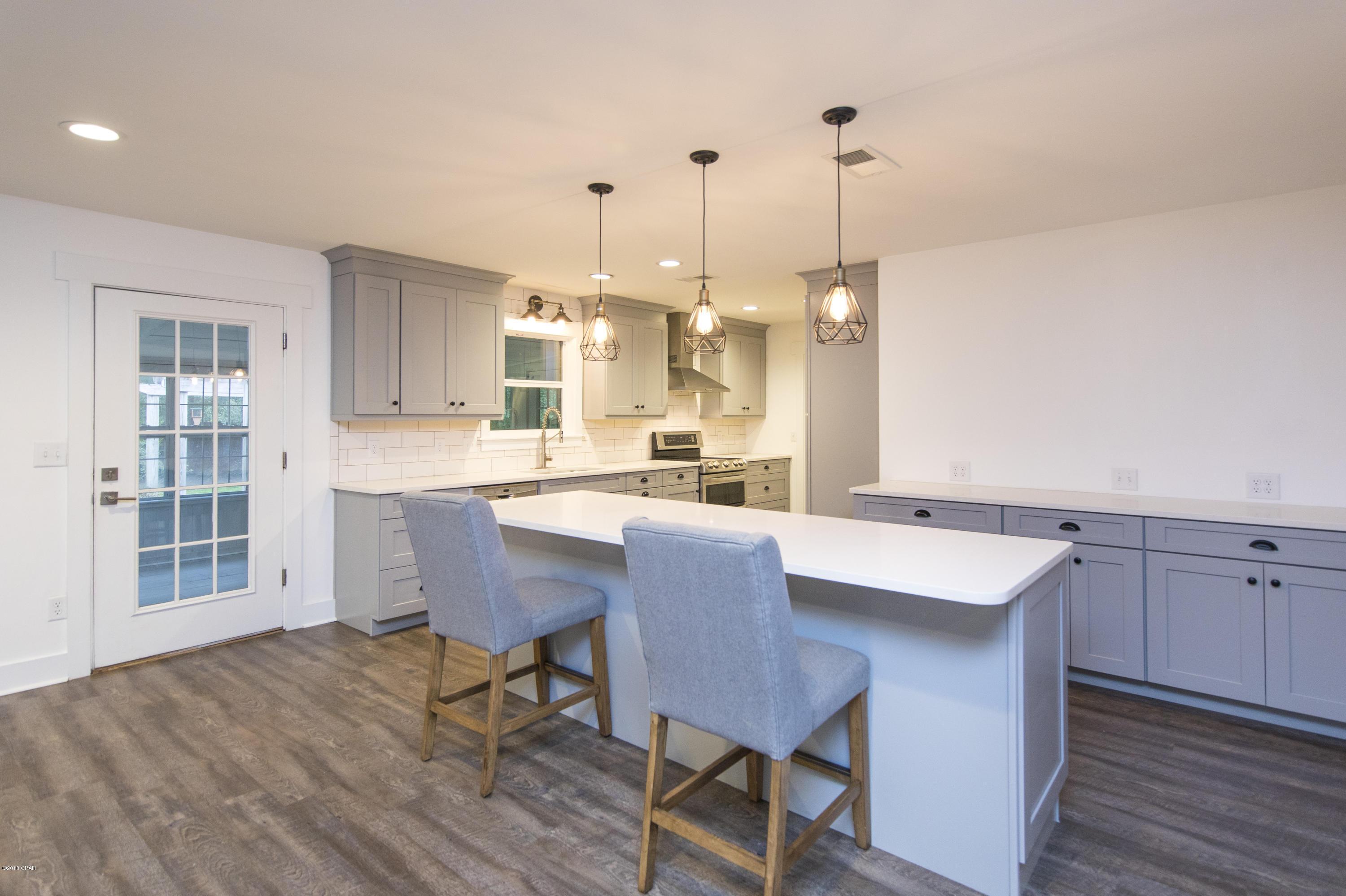Image 2: 2233-sewanee-street-010