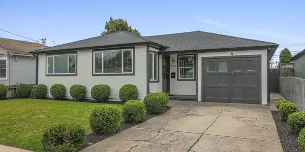 2818 Greenwood Dr