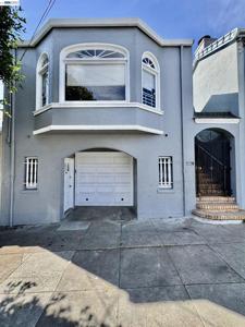 319 Plymouth Ave