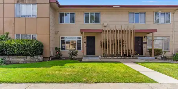 1573 Marina Ct