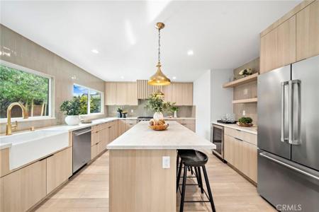 5262 Glenroy Dr