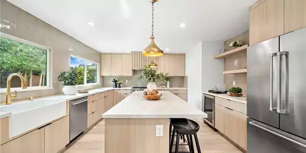 5262 Glenroy Dr