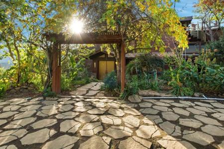 711 W California Way