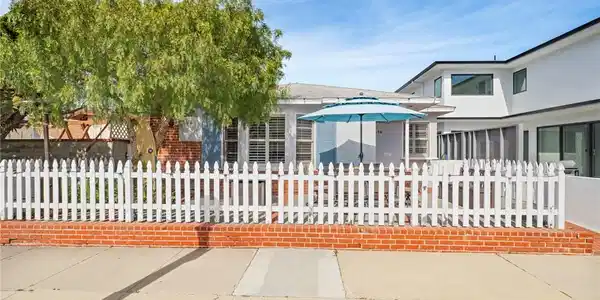 1574 E Ocean