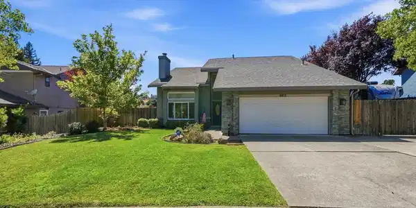 883 Dover Cir