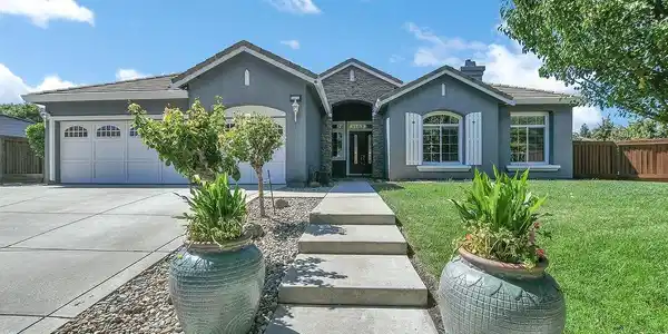 1413 Sweetbriar Ct