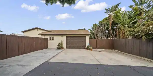 428 Village Dr