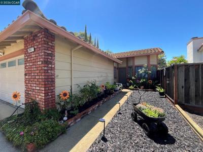 2837 Morro Dr