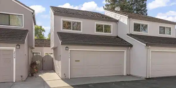 2576 Knightsbridge Lane