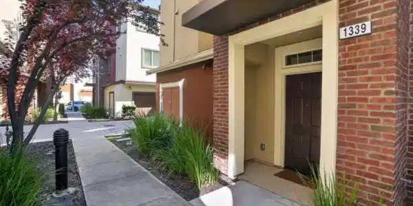 1339 Lee Place