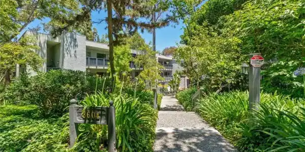 3604 W Estates Lane