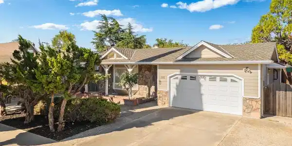 2075 Lakewood Dr