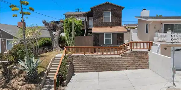 222 Wave Street