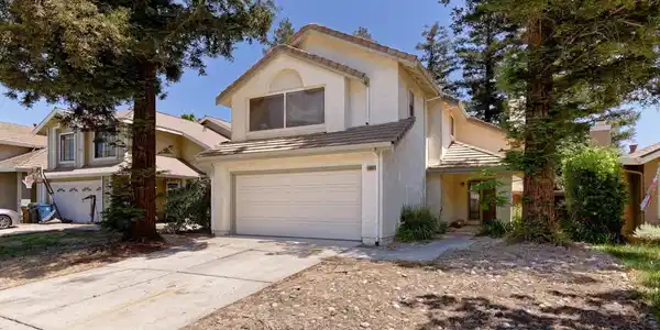 4889 Knollcrest Dr