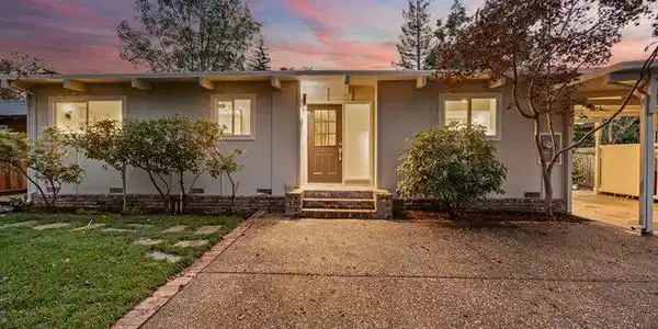 3902 Laguna