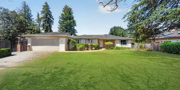 416 Los Ninos Way
