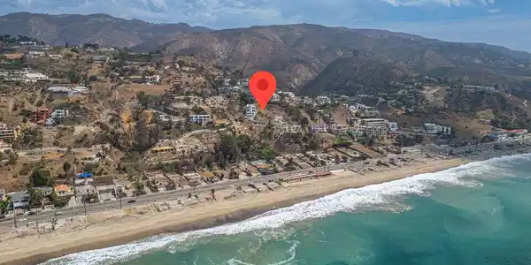 21415 Rambla Vista