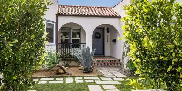 2639 Military Avenue