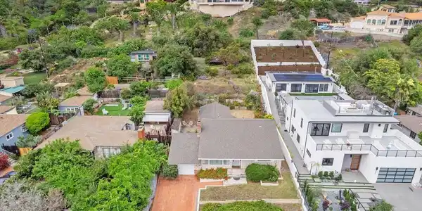 5461 Linda Rosa Ave