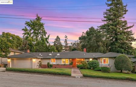 1615 Daniels Dr