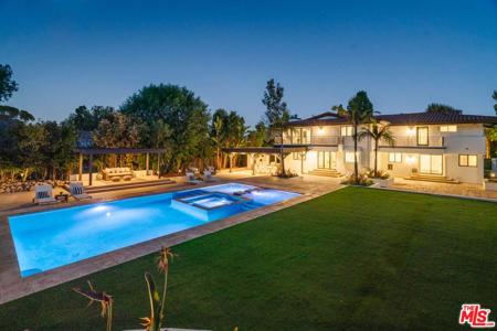 3805 Palos Verdes Dr N