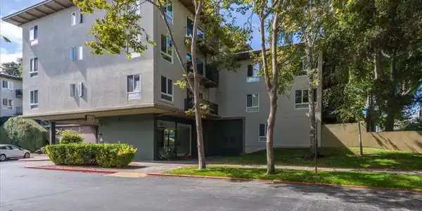 928 Peninsula Avenue