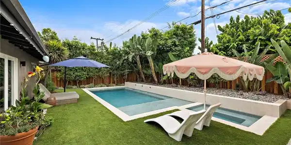 1585 Baker