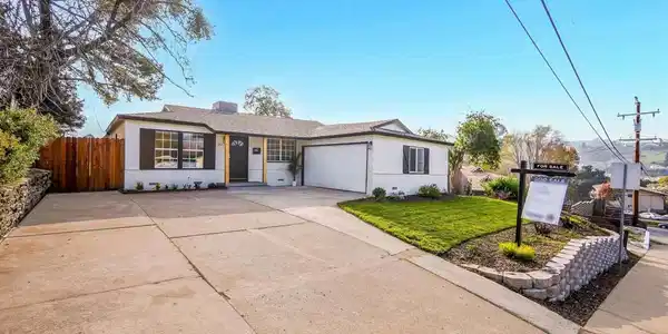 2412 Alamo St