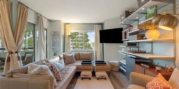 525 Seaside Way